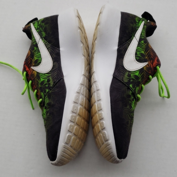 Nike Roshe One Palm Tree Print Sneakers - Picture 4 of 13